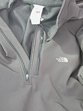 The North Face Black Quarter-Zip Pullover with Chest Pocket New With Torn Tags
